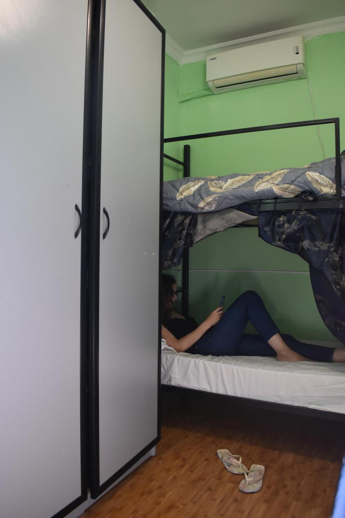 Harmony Backpackers Hostel Batumi Phòng bức ảnh